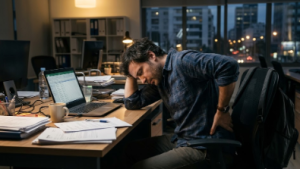 Áp lực cuộc sống và gánh nặng gia đình là nguyên nhân sâu xa gây thoái hóa đĩa đệm